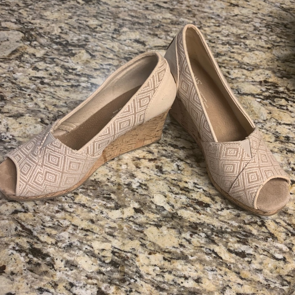 TOMS Wedges Size 9